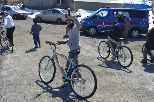 SPOR Bakan Kasapoğlu'nun söz verdiği bisikletler Ağrı'daki öğrencilere dağıtıldı