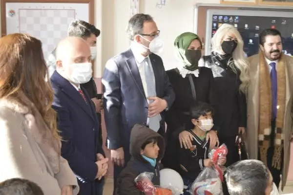 SPOR Bakan Kasapoğlu'nun söz verdiği bisikletler Ağrı'daki öğrencilere dağıtıldı