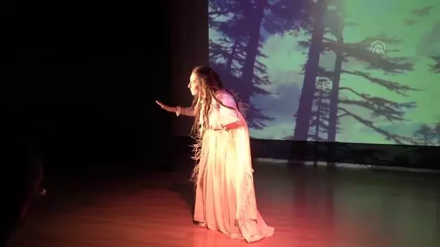 BALIKESİR - Ayvalık'ta Kadın Oyunları Festivali 'Ben Anadolu' oyunuyla sona erdi BALIKESİR - Ayvalık'ta Kadın Oyunları Festivali 'Ben Anadolu' oyunuyla sona erdi