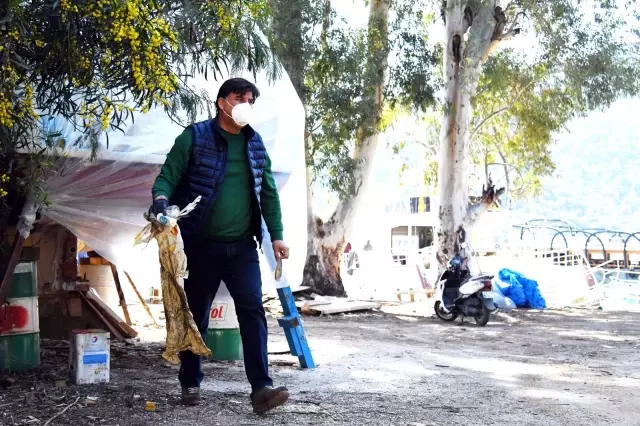 Belediye Başkanı Alim Karaca da Katıldı; Yarımada'da Temizlik Çalışması Yapıldı Belediye Başkanı Alim Karaca da Katıldı; Yarımada'da Temizlik Çalışması Yapıldı