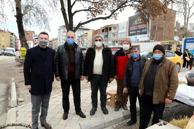 Belediye Başkanı Üçok, semt pazarı ve esnafların kandilini kutladı Belediye Başkanı Üçok, semt pazarı ve esnafların kandilini kutladı