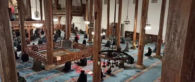 Beyşehir'de Berat Kandili dualarla idrak edildi Beyşehir'de Berat Kandili dualarla idrak edildi