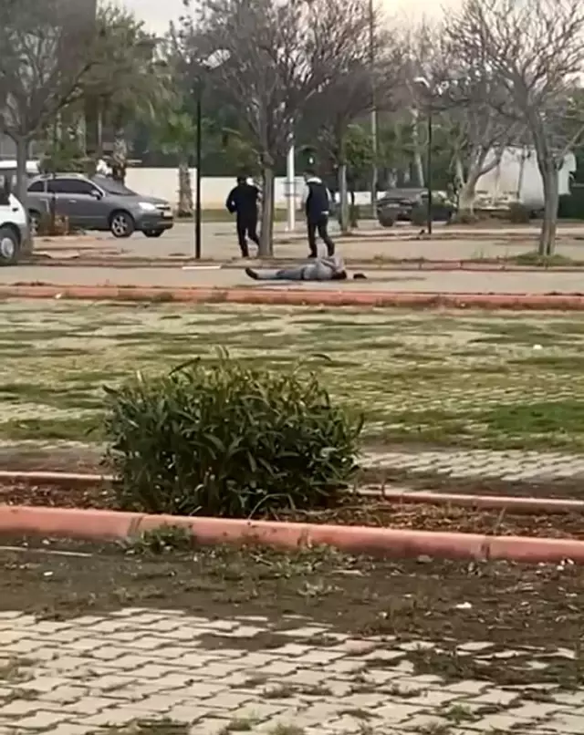 Boğazı kesilerek öldürülen sürücünün katilleri 20 dakikada yakalandı Boğazı kesilerek öldürülen sürücünün katilleri 20 dakikada yakalandı