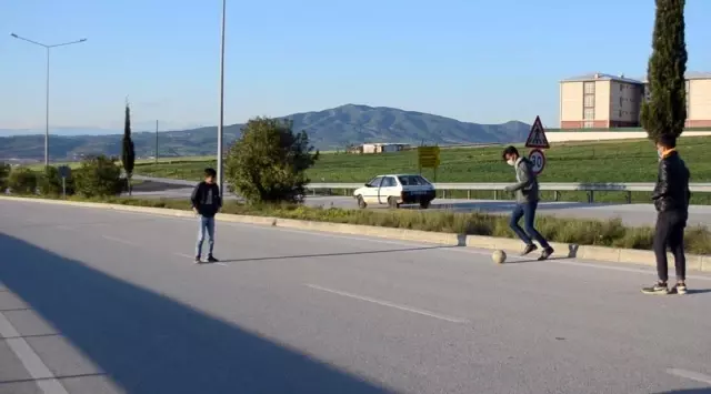 Çocukların ölümüne futbol aşkı Çocukların ölümüne futbol aşkı