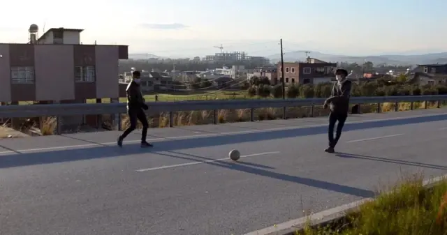 Çocukların ölümüne futbol aşkı Çocukların ölümüne futbol aşkı