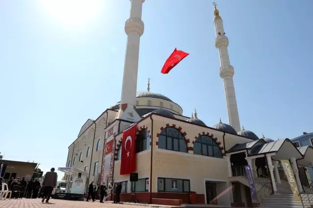 Darıca'nın en büyük camisi açıldı Darıca'nın en büyük camisi açıldı
