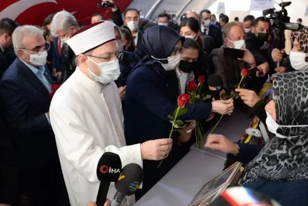 Son dakika haber... Diyarbakır annelerini ziyaret eden Ali Erbaş: Evlat hasreti acıların en büyüğüdür Son dakika haber... Diyarbakır annelerini ziyaret eden Ali Erbaş: Evlat hasreti acıların en büyüğüdür