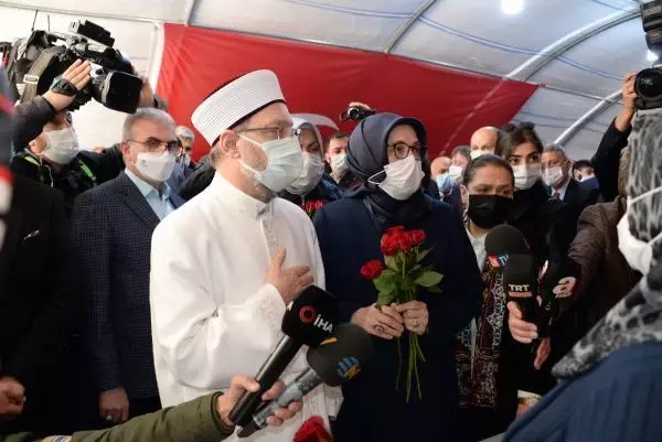 Son dakika haber... Diyarbakır annelerini ziyaret eden Ali Erbaş: Evlat hasreti acıların en büyüğüdür Son dakika haber... Diyarbakır annelerini ziyaret eden Ali Erbaş: Evlat hasreti acıların en büyüğüdür