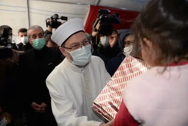 Son dakika haber... Diyarbakır annelerini ziyaret eden Ali Erbaş: Evlat hasreti acıların en büyüğüdür Son dakika haber... Diyarbakır annelerini ziyaret eden Ali Erbaş: Evlat hasreti acıların en büyüğüdür