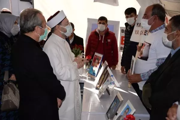 Son dakika haber... Diyarbakır annelerini ziyaret eden Ali Erbaş: Evlat hasreti acıların en büyüğüdür Son dakika haber... Diyarbakır annelerini ziyaret eden Ali Erbaş: Evlat hasreti acıların en büyüğüdür