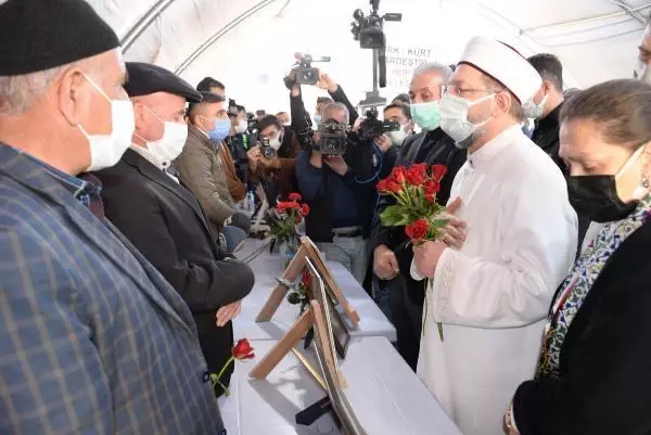 Son dakika haber... Diyarbakır annelerini ziyaret eden Ali Erbaş: Evlat hasreti acıların en büyüğüdür Son dakika haber... Diyarbakır annelerini ziyaret eden Ali Erbaş: Evlat hasreti acıların en büyüğüdür
