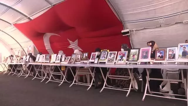 DİYARBAKIR - Diyarbakır annelerinden çocuklarına 'teslim ol' çağrısı DİYARBAKIR - Diyarbakır annelerinden çocuklarına 'teslim ol' çağrısı