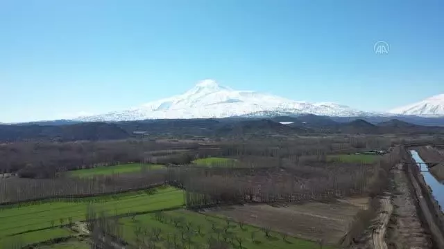 (DRONE) 'Türkiye'nin çatısı' Ağrı Dağı beyaza büründü (DRONE) 'Türkiye'nin çatısı' Ağrı Dağı beyaza büründü