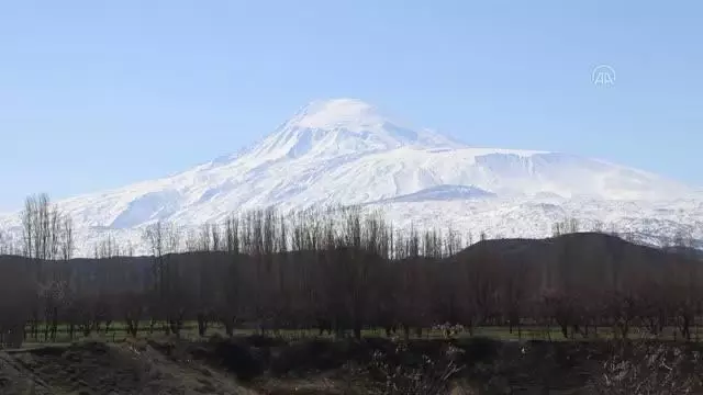 (DRONE) 'Türkiye'nin çatısı' Ağrı Dağı beyaza büründü (DRONE) 'Türkiye'nin çatısı' Ağrı Dağı beyaza büründü