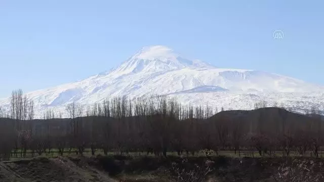 (DRONE) 'Türkiye'nin çatısı' Ağrı Dağı beyaza büründü (DRONE) 'Türkiye'nin çatısı' Ağrı Dağı beyaza büründü