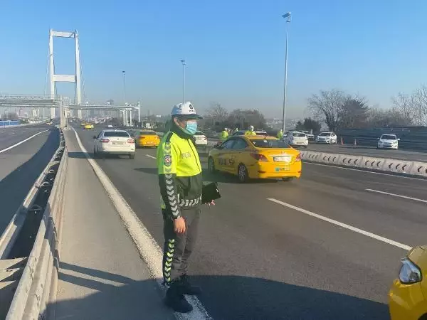 Son dakika... 15 TEMMUZ ŞEHİTLER KÖPRÜSÜ'NDE DENETİM Son dakika... 15 TEMMUZ ŞEHİTLER KÖPRÜSÜ'NDE DENETİM