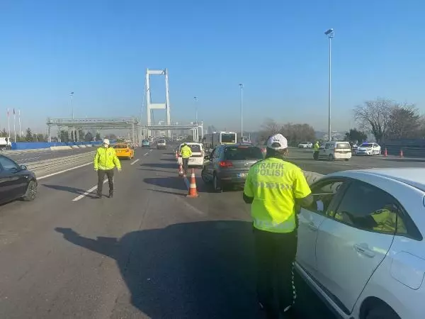Son dakika... 15 TEMMUZ ŞEHİTLER KÖPRÜSÜ'NDE DENETİM Son dakika... 15 TEMMUZ ŞEHİTLER KÖPRÜSÜ'NDE DENETİM