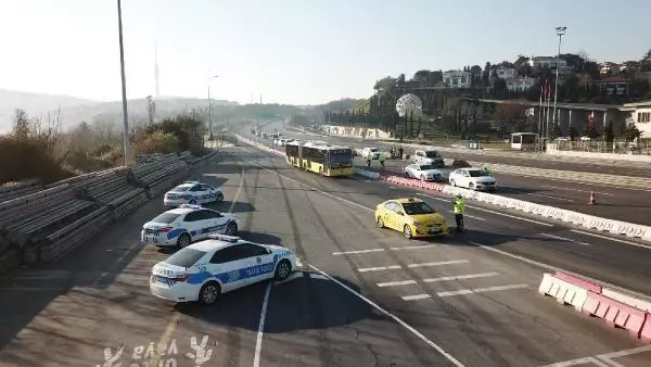 Son dakika... 15 TEMMUZ ŞEHİTLER KÖPRÜSÜ'NDE DENETİM Son dakika... 15 TEMMUZ ŞEHİTLER KÖPRÜSÜ'NDE DENETİM