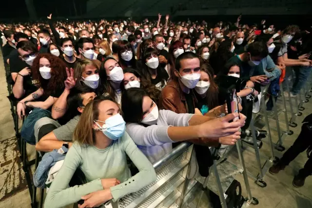 Son dakika haberi | İspanya'da Kovid-19 salgını döneminde sosyal mesafesiz ilk konser yapıldı Son dakika haberi | İspanya'da Kovid-19 salgını döneminde sosyal mesafesiz ilk konser yapıldı