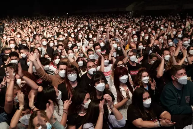 Son dakika haberi | İspanya'da Kovid-19 salgını döneminde sosyal mesafesiz ilk konser yapıldı Son dakika haberi | İspanya'da Kovid-19 salgını döneminde sosyal mesafesiz ilk konser yapıldı