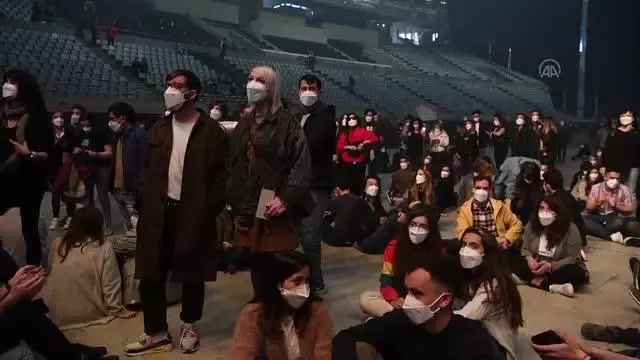 Son dakika haberi | İspanya'da Kovid-19 salgını döneminde sosyal mesafesiz ilk konser yapıldı Son dakika haberi | İspanya'da Kovid-19 salgını döneminde sosyal mesafesiz ilk konser yapıldı