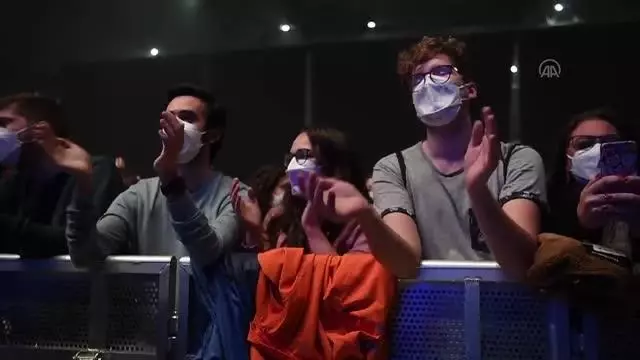 Son dakika haberi | İspanya'da Kovid-19 salgını döneminde sosyal mesafesiz ilk konser yapıldı Son dakika haberi | İspanya'da Kovid-19 salgını döneminde sosyal mesafesiz ilk konser yapıldı