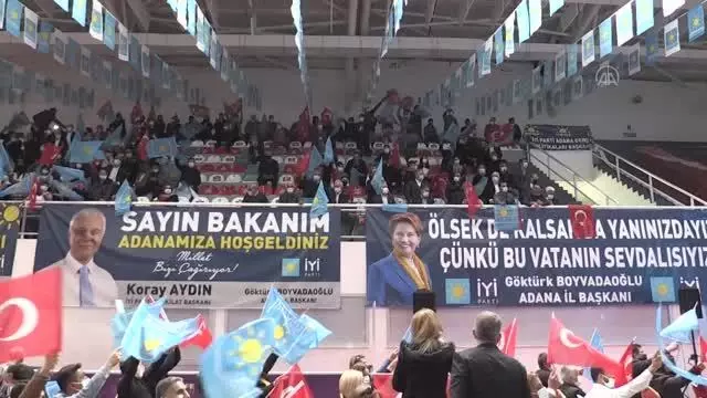 İYİ Parti Genel Başkan Yardımcısı Koray Aydın, Adana'da partisine üye olanlara rozet taktı İYİ Parti Genel Başkan Yardımcısı Koray Aydın, Adana'da partisine üye olanlara rozet taktı