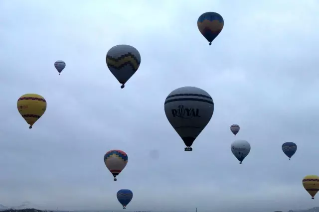 Kapadokya'da gökyüzü balonlarla buluştu Kapadokya'da gökyüzü balonlarla buluştu