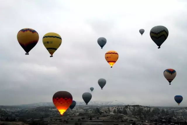 Kapadokya'da gökyüzü balonlarla buluştu Kapadokya'da gökyüzü balonlarla buluştu
