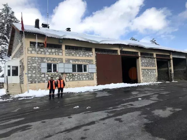 Son dakika haber | Kar savaşçılarının 1825 metre rakımlı karayolunda zorlu mesaisi Son dakika haber | Kar savaşçılarının 1825 metre rakımlı karayolunda zorlu mesaisi