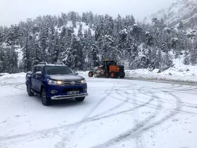 Son dakika haber | Kar savaşçılarının 1825 metre rakımlı karayolunda zorlu mesaisi Son dakika haber | Kar savaşçılarının 1825 metre rakımlı karayolunda zorlu mesaisi