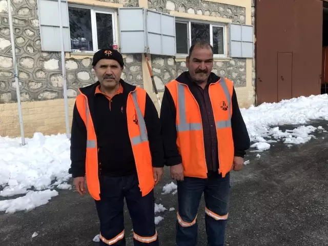 Son dakika haber | Kar savaşçılarının 1825 metre rakımlı karayolunda zorlu mesaisi Son dakika haber | Kar savaşçılarının 1825 metre rakımlı karayolunda zorlu mesaisi