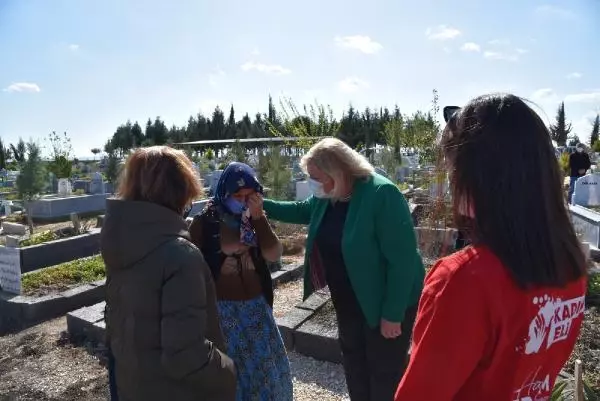 Kardeşinin öldürdüğü İslim'i, son yolculuğuna kadınlar uğurladı Kardeşinin öldürdüğü İslim'i, son yolculuğuna kadınlar uğurladı
