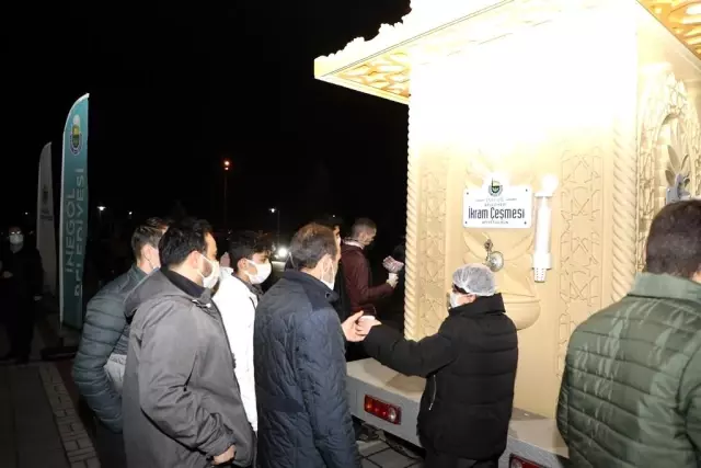 Süt ikramı geleneği Berat Kandilinde de sürdü Süt ikramı geleneği Berat Kandilinde de sürdü