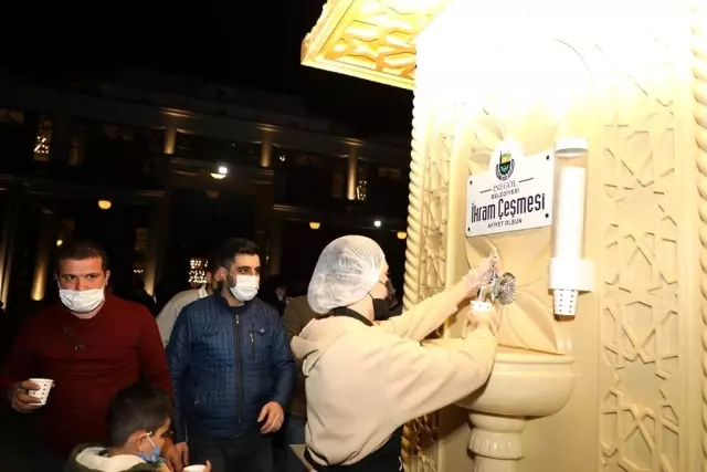 Süt ikramı geleneği Berat Kandilinde de sürdü Süt ikramı geleneği Berat Kandilinde de sürdü