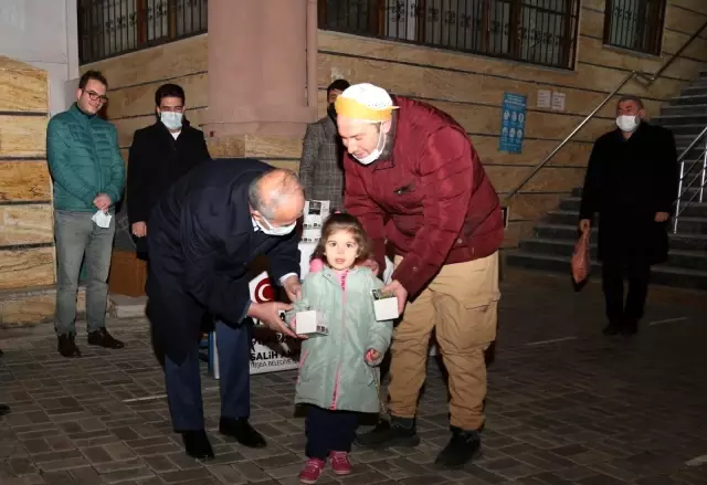 Tuşba Belediyesi kandil simidi dağıttı Tuşba Belediyesi kandil simidi dağıttı