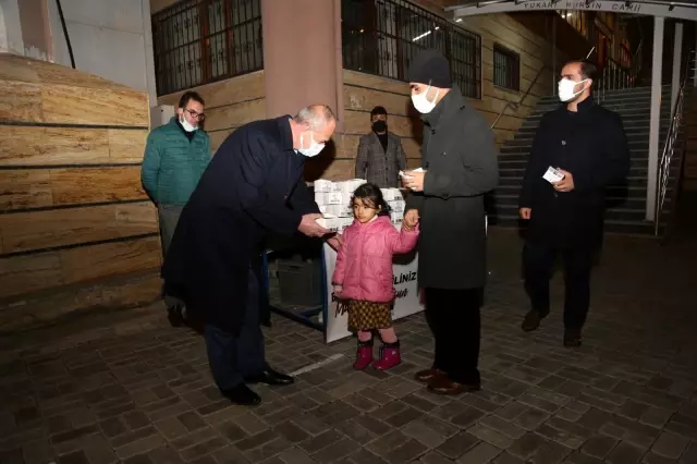 Tuşba Belediyesi kandil simidi dağıttı Tuşba Belediyesi kandil simidi dağıttı