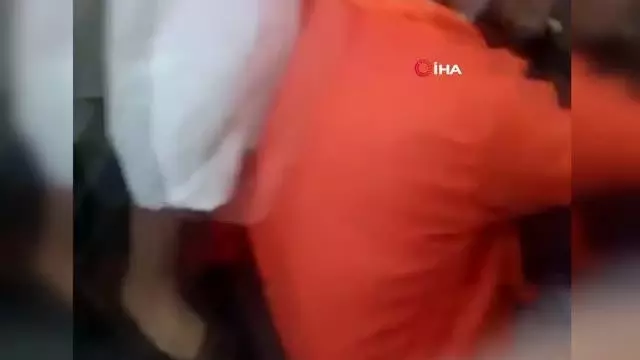 Uçuş sırasında bir yolcu uçağın 'acil çıkış kapısını' açmaya çalıştı Uçuş sırasında bir yolcu uçağın 'acil çıkış kapısını' açmaya çalıştı