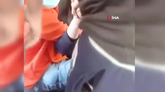 Uçuş sırasında bir yolcu uçağın 'acil çıkış kapısını' açmaya çalıştı Uçuş sırasında bir yolcu uçağın 'acil çıkış kapısını' açmaya çalıştı