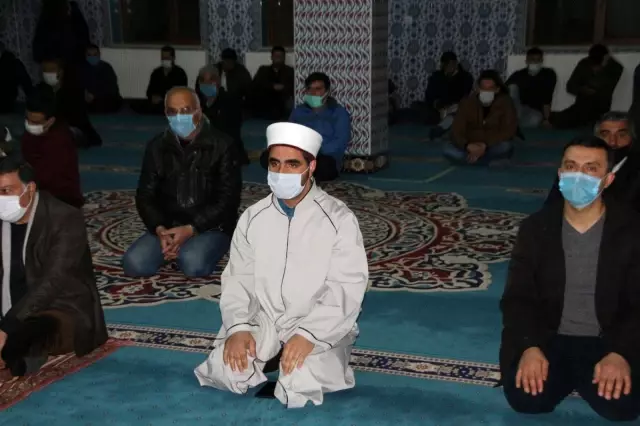 Varto'da Berat Kandili programına yoğun ilgi Varto'da Berat Kandili programına yoğun ilgi