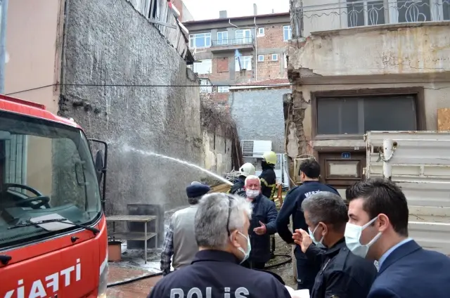 Son dakika haber: Ahşap evlerin arasında çıkan yangın korkuttu Son dakika haber: Ahşap evlerin arasında çıkan yangın korkuttu