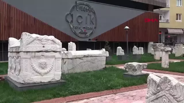 AMASYA Medusa kabartmalı beddua yazılı lahit müzede sergileniyor AMASYA Medusa kabartmalı beddua yazılı lahit müzede sergileniyor