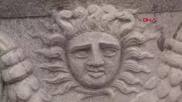 AMASYA Medusa kabartmalı beddua yazılı lahit müzede sergileniyor AMASYA Medusa kabartmalı beddua yazılı lahit müzede sergileniyor