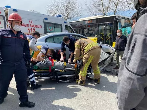 ATAŞEHİR'DE OTOMOBİLDE SIKIŞAN KADINI İTFAİYE KURTARDI ATAŞEHİR'DE OTOMOBİLDE SIKIŞAN KADINI İTFAİYE KURTARDI