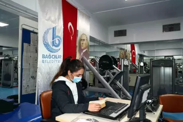 Bağcılar Belediyesinden 15 dakikalık kitap okuma etkinliği Bağcılar Belediyesinden 15 dakikalık kitap okuma etkinliği