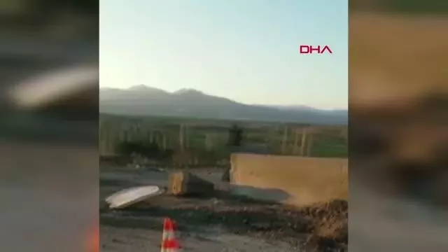 BURDUR Mermer blok yola düştü BURDUR Mermer blok yola düştü