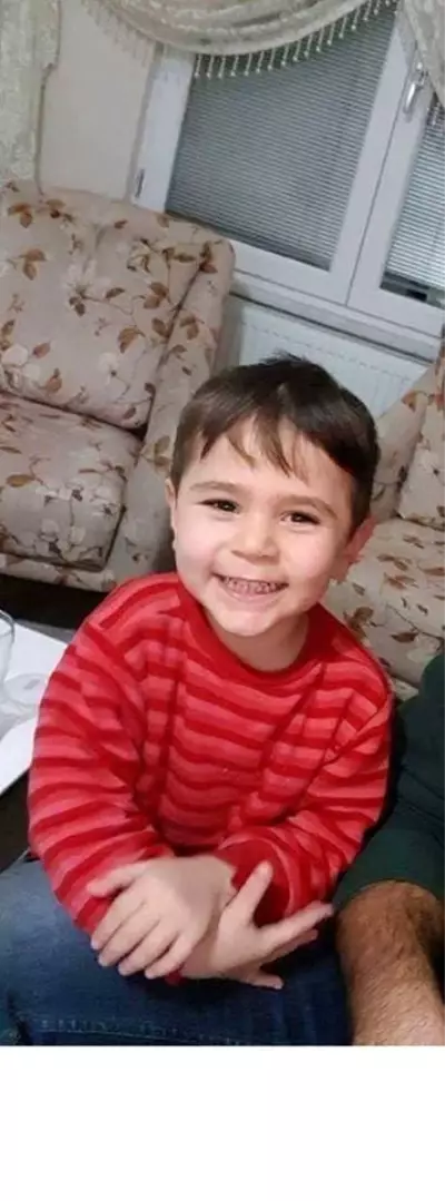 Çocuğunu taksirle öldürmekle suçlanan baba serbest kaldı Çocuğunu taksirle öldürmekle suçlanan baba serbest kaldı