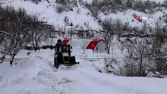 Erzincan'da kar ve tipiden 26 köy yolu ulaşıma kapandı Erzincan'da kar ve tipiden 26 köy yolu ulaşıma kapandı