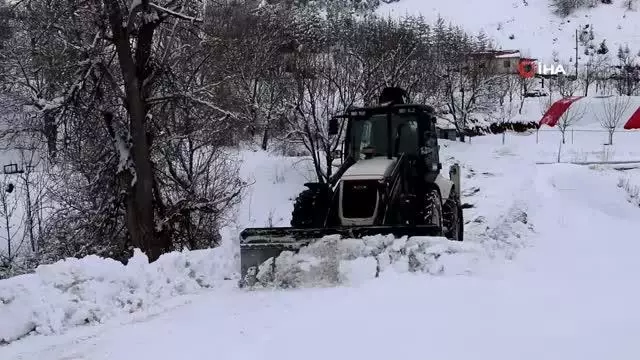 Erzincan'da kar ve tipiden 26 köy yolu ulaşıma kapandı Erzincan'da kar ve tipiden 26 köy yolu ulaşıma kapandı