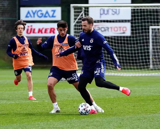 Fenerbahçe'de Denizlispor maçı hazırlıkları sürdü Fenerbahçe'de Denizlispor maçı hazırlıkları sürdü